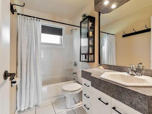 Bathroom - 528 Rue Kodiak, Longueuil (Greenfield Park), QC - Indoor Photo Showing Bathroom