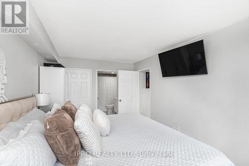 1104 - 285 Enfield Place, Mississauga, ON - Indoor Photo Showing Bedroom