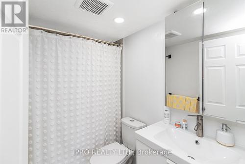 1104 - 285 Enfield Place, Mississauga, ON - Indoor Photo Showing Bathroom