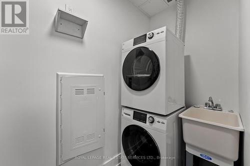 #2 -19 West St N, Kawartha Lakes, ON - Indoor Photo Showing Laundry Room