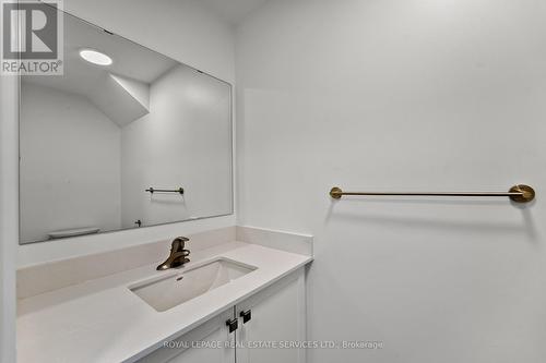 #2 -19 West St N, Kawartha Lakes, ON - Indoor Photo Showing Bathroom