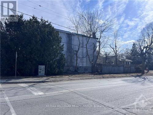 Stucco Duplex on PRIME Development Lot - 558 Tweedsmuir Avenue, Ottawa, ON - Outdoor