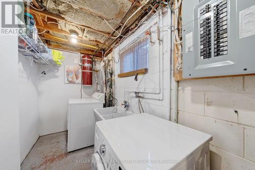 1247 Bray Crt, Mississauga, ON - Indoor Photo Showing Laundry Room