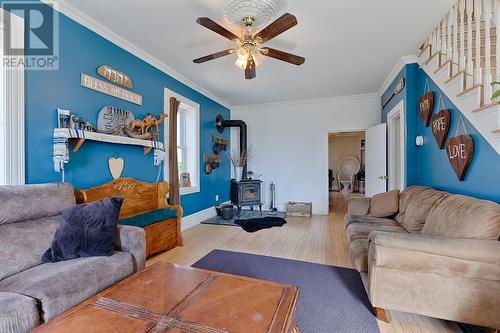 3802 Mclaughlin Road, Pembroke, ON - Indoor Photo Showing Living Room