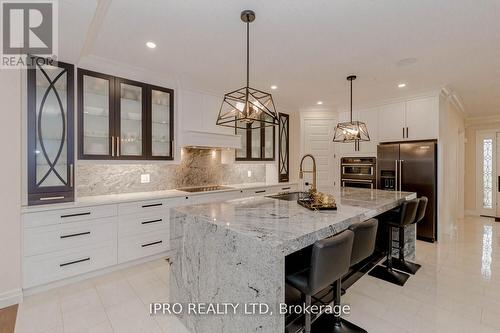 16 Hazelwood Pass,, Thames Centre, ON - Indoor Photo Showing Kitchen With Upgraded Kitchen