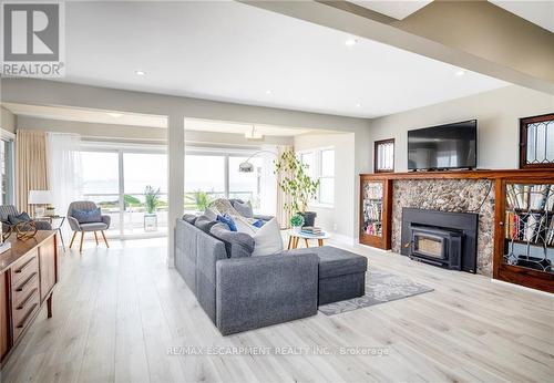 458 Lakeshore Road, Fort Erie, ON - Indoor Photo Showing Living Room With Fireplace