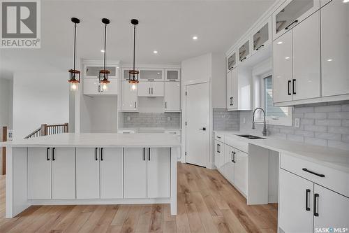 810 Weir Crescent, Warman, SK - Indoor Photo Showing Kitchen With Upgraded Kitchen