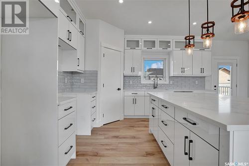 810 Weir Crescent, Warman, SK - Indoor Photo Showing Kitchen