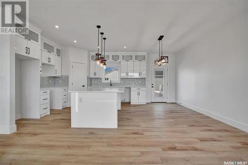 810 Weir Crescent, Warman, SK - Indoor Photo Showing Kitchen With Upgraded Kitchen