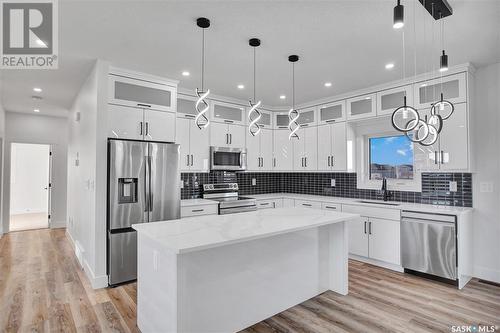 810 Weir Crescent, Warman, SK - Indoor Photo Showing Kitchen With Upgraded Kitchen
