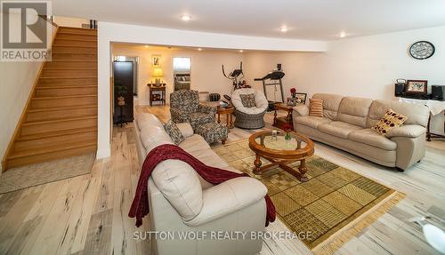 47 Ashby Cres, Strathroy-Caradoc, ON - Indoor Photo Showing Living Room