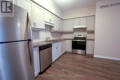 112 Seabrook Dr, Kitchener, ON - Indoor Photo Showing Kitchen With Stainless Steel Kitchen