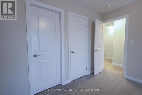 112 Seabrook Dr, Kitchener, ON - Indoor Photo Showing Laundry Room