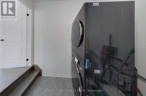 3924 Koenig Road, Burlington, ON - Indoor Photo Showing Laundry Room