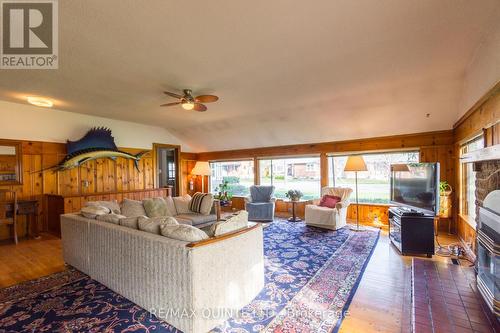 245 Victoria Avenue, Belleville, ON - Indoor Photo Showing Living Room