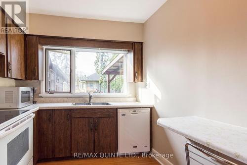 245 Victoria Avenue, Belleville, ON - Indoor Photo Showing Kitchen With Double Sink