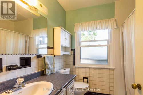 245 Victoria Avenue, Belleville, ON - Indoor Photo Showing Bathroom