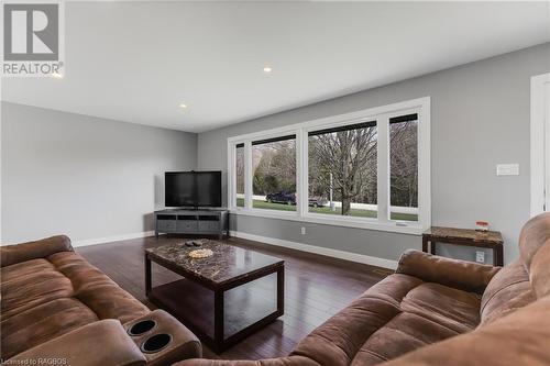 614506 Hamilton Lane, West Grey, ON - Indoor Photo Showing Living Room