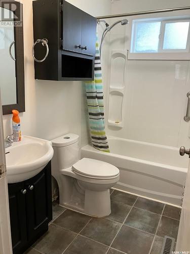 313 6Th Avenue E, Nipawin, SK - Indoor Photo Showing Bathroom
