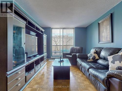 #203 -250 Jarvis St, Toronto, ON - Indoor Photo Showing Living Room