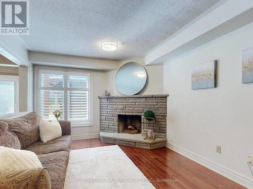 7 Loraview Lane, Aurora, ON - Indoor Photo Showing Living Room With Fireplace