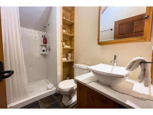 1598 Golden Avenue, Golden, BC - Indoor Photo Showing Bathroom