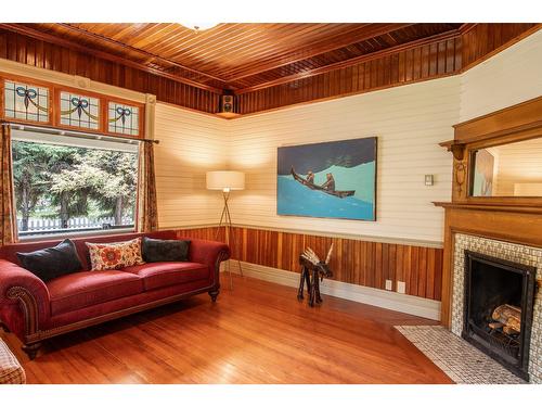 909 11Th Street, Golden, BC - Indoor Photo Showing Living Room With Fireplace