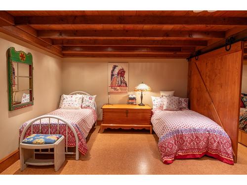909 11Th Street, Golden, BC - Indoor Photo Showing Bedroom