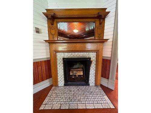 909 11Th Street, Golden, BC - Indoor Photo Showing Living Room With Fireplace