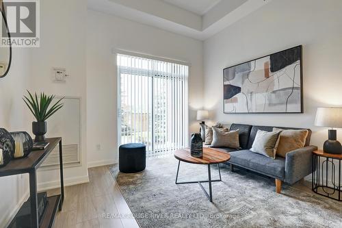 #116 -2490 Old Bronte Rd, Oakville, ON - Indoor Photo Showing Living Room