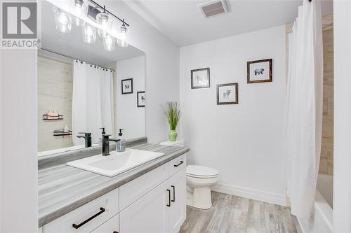 110 Field Street, Lambton Shores, ON - Indoor Photo Showing Bathroom