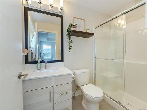 15-1515 Keating Cross Rd, Central Saanich, BC - Indoor Photo Showing Bathroom
