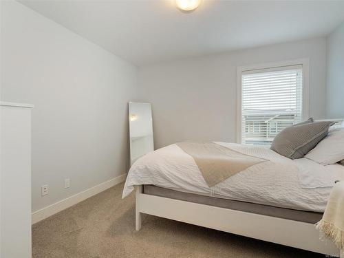 15-1515 Keating Cross Rd, Central Saanich, BC - Indoor Photo Showing Bedroom