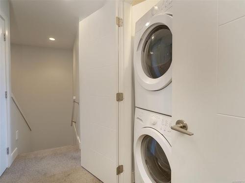 15-1515 Keating Cross Rd, Central Saanich, BC - Indoor Photo Showing Laundry Room