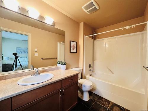5-1405 Mallek Cres, Victoria, BC - Indoor Photo Showing Bathroom