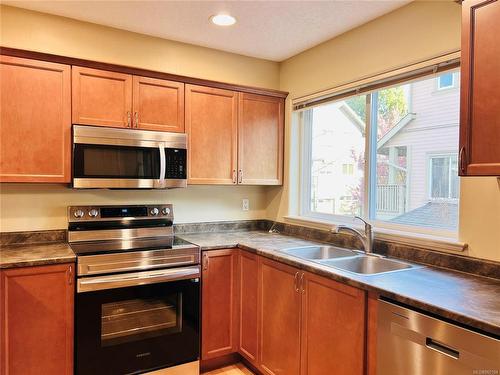 5-1405 Mallek Cres, Victoria, BC - Indoor Photo Showing Kitchen With Double Sink