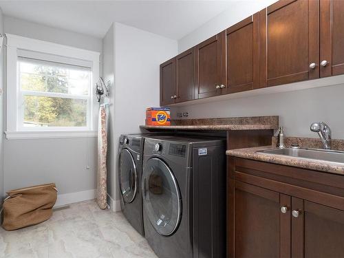 935 Gade Rd, Langford, BC - Indoor Photo Showing Laundry Room