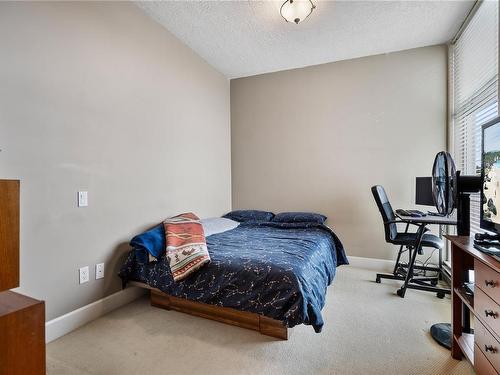 305-1831 Oak Bay Ave, Victoria, BC - Indoor Photo Showing Bedroom
