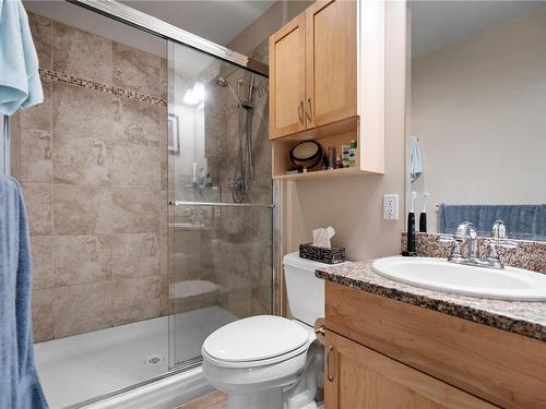 305-1831 Oak Bay Ave, Victoria, BC - Indoor Photo Showing Laundry Room