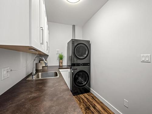 4021 Allview Dr, Bowser, BC - Indoor Photo Showing Laundry Room