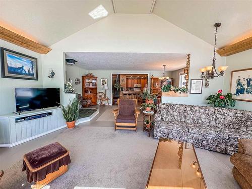 326 Birchgrove Road, Blindfold Lake, Kenora, ON - Indoor Photo Showing Living Room