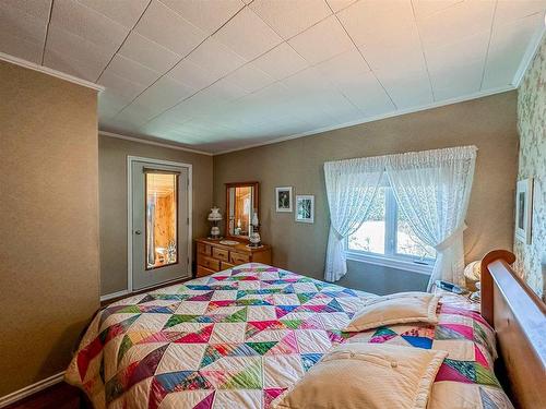 326 Birchgrove Road, Blindfold Lake, Kenora, ON - Indoor Photo Showing Bedroom