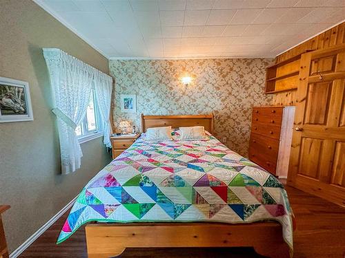 326 Birchgrove Road, Blindfold Lake, Kenora, ON - Indoor Photo Showing Bedroom