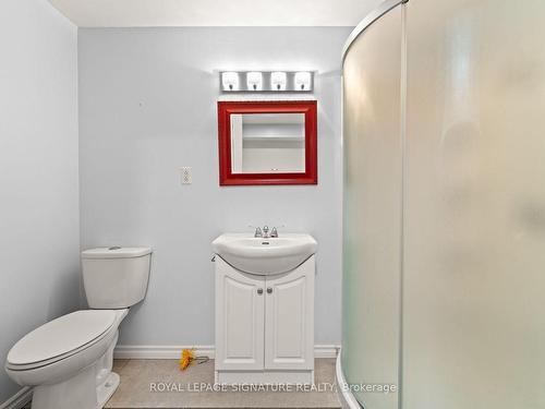 356 Kennedy St W, Aurora, ON - Indoor Photo Showing Bathroom