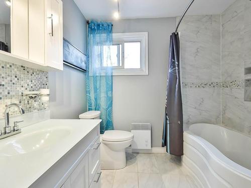 Bathroom - 200 Rue Hillview, Gatineau (Gatineau), QC - Indoor Photo Showing Bathroom