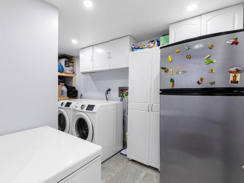 Salle de lavage - 4978 Rue Lake, Dollard-Des-Ormeaux, QC - Indoor Photo Showing Laundry Room