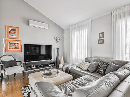 Living room - 2210 Rue Pierre-Beaubien, Laval (Vimont), QC - Indoor Photo Showing Living Room