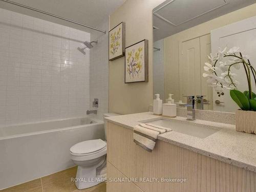 907-330 Richmond St, Toronto, ON - Indoor Photo Showing Bathroom
