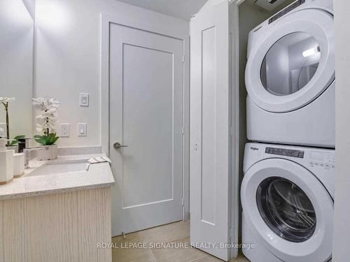 907-330 Richmond St, Toronto, ON - Indoor Photo Showing Laundry Room