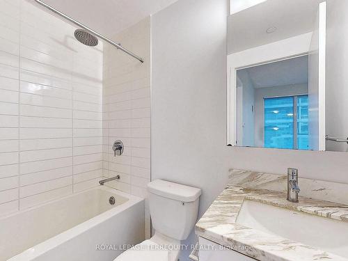 905-2221 Yonge St, Toronto, ON - Indoor Photo Showing Bathroom